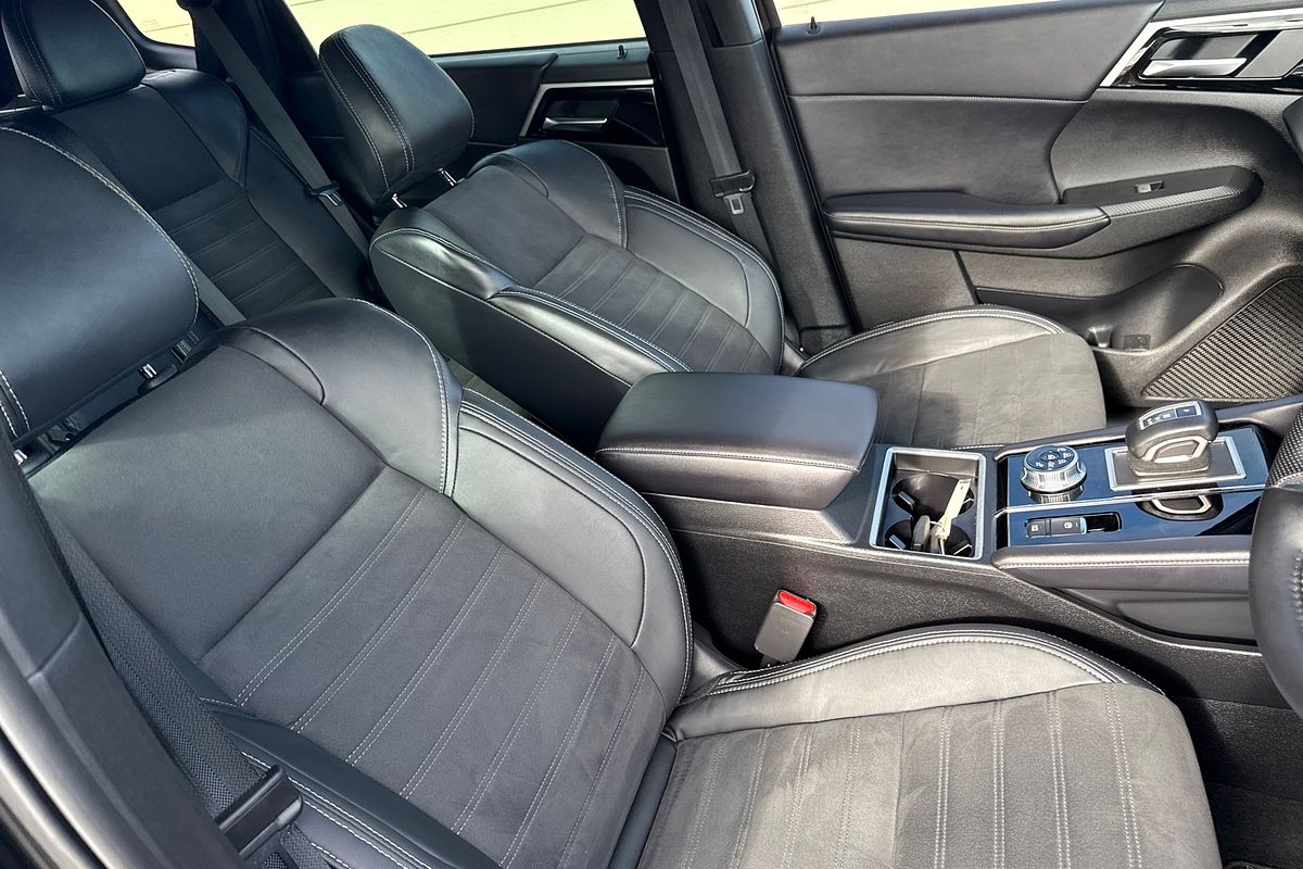 2023 Mitsubishi Outlander LS Black Edition ZM