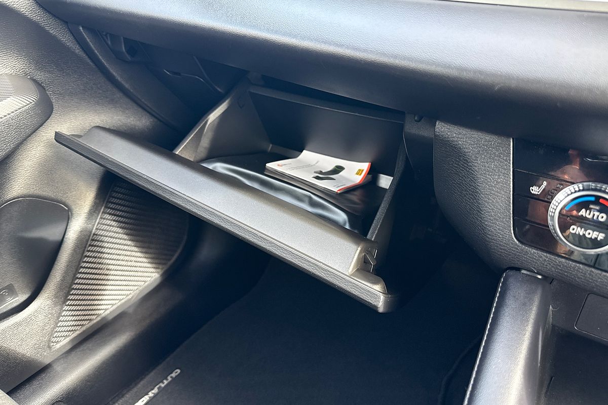 2023 Mitsubishi Outlander LS Black Edition ZM
