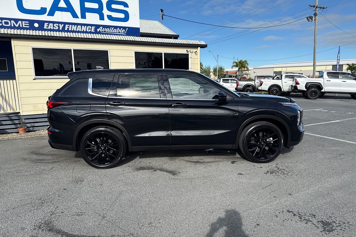2023 Mitsubishi Outlander LS Black Edition ZM