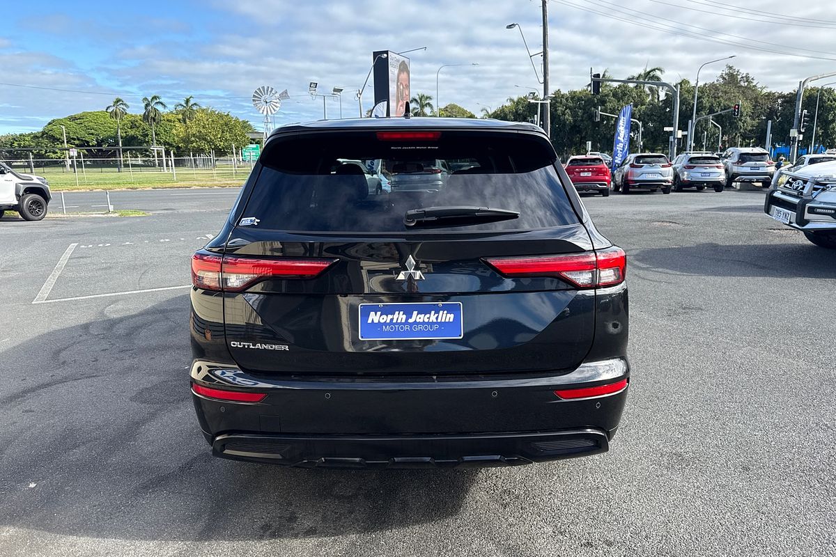 2023 Mitsubishi Outlander LS Black Edition ZM