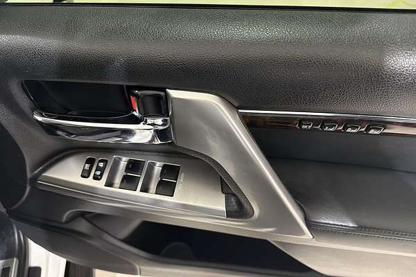 2013 Toyota Landcruiser Sahara VDJ200R