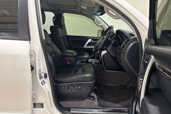 2013 Toyota Landcruiser Sahara VDJ200R