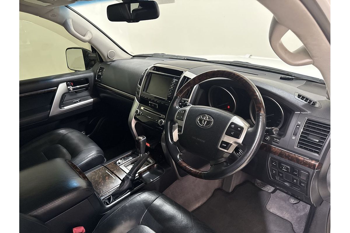 2013 Toyota Landcruiser Sahara VDJ200R