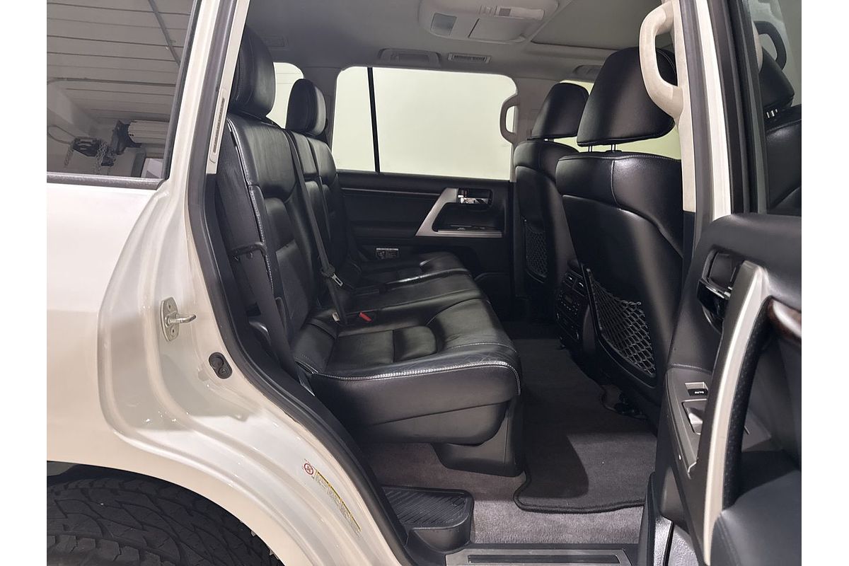 2013 Toyota Landcruiser Sahara VDJ200R