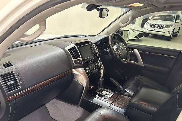 2013 Toyota Landcruiser Sahara VDJ200R