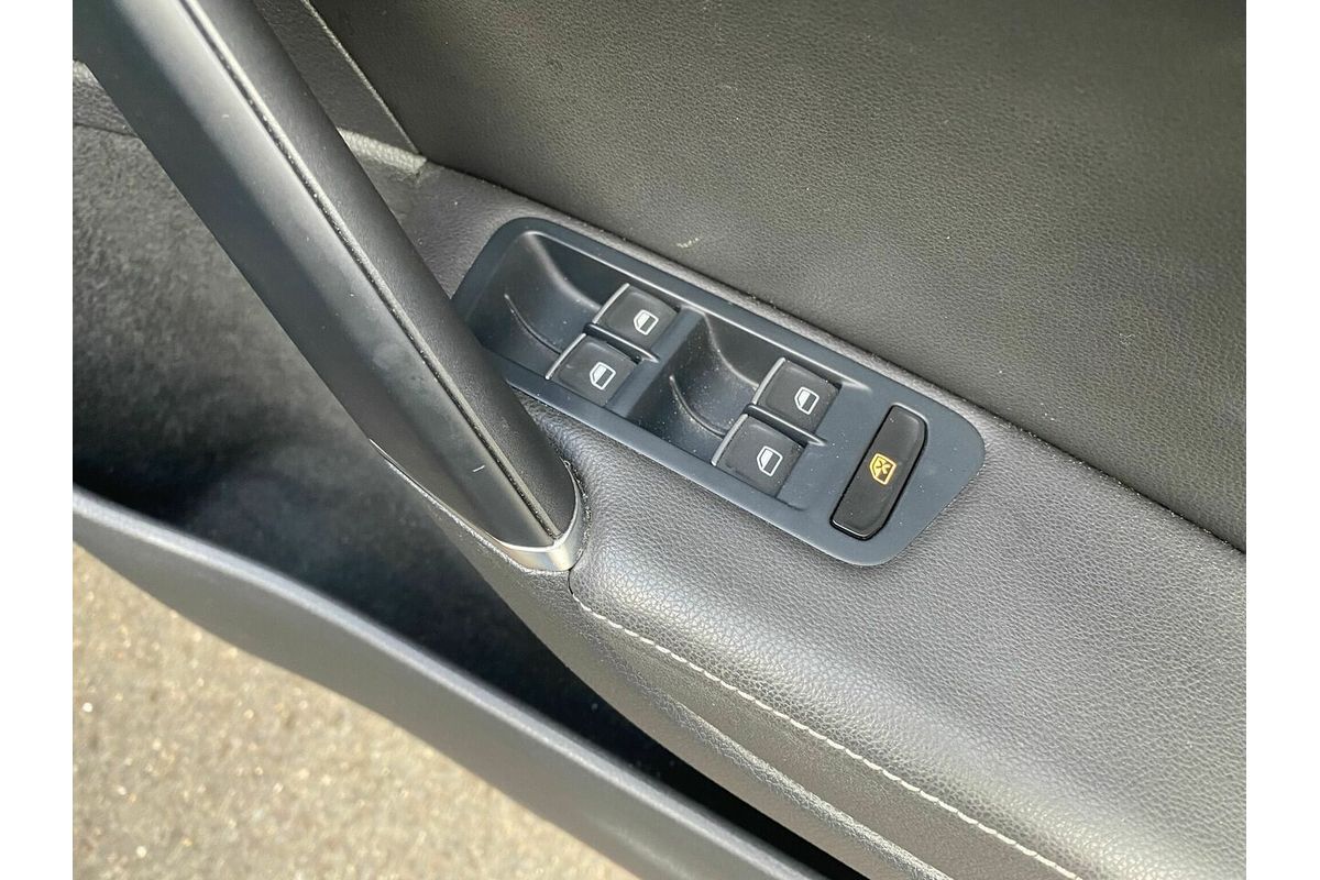 2014 Volkswagen Golf 103TSI Highline 7