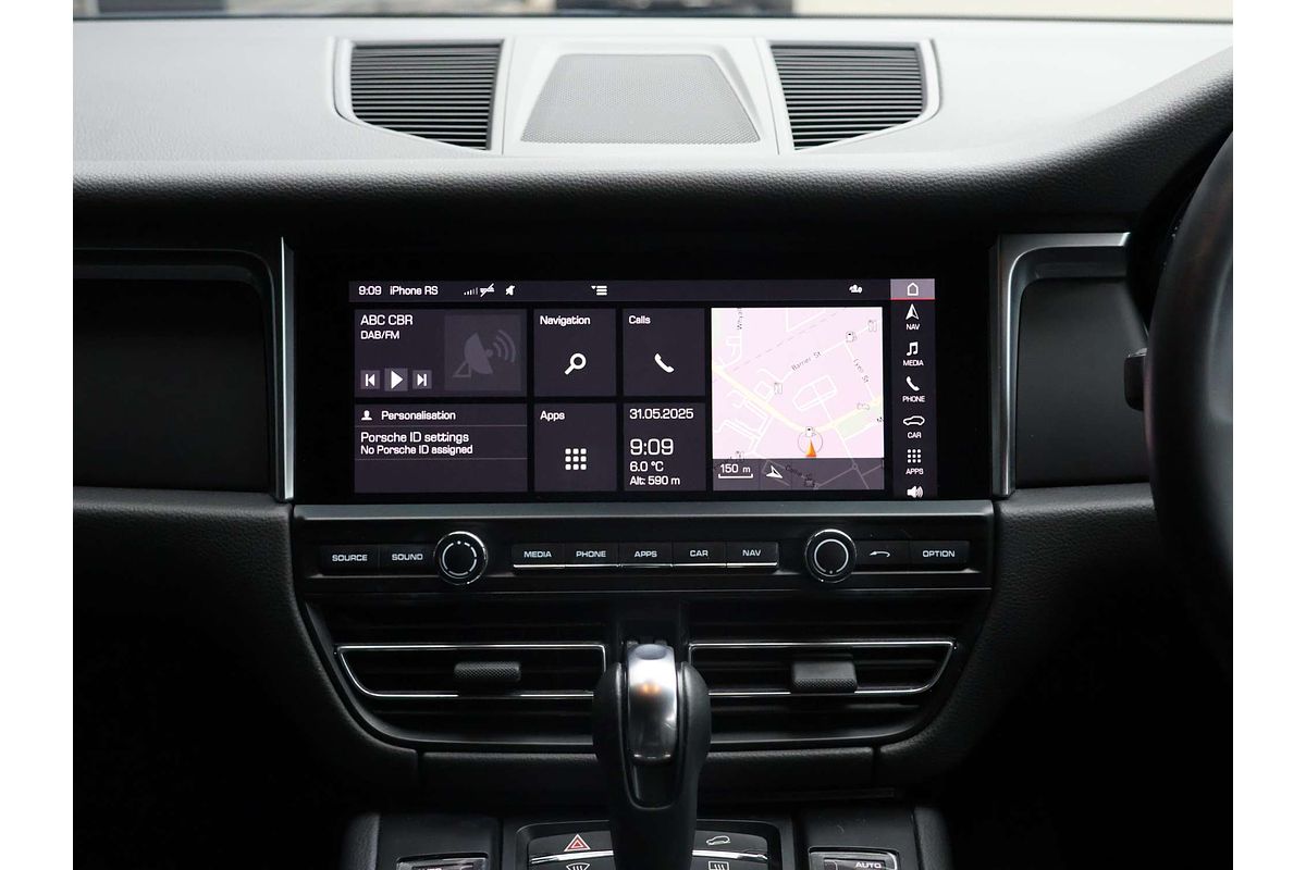 2021 Porsche Macan 95B