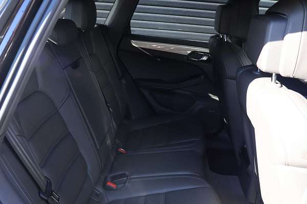 2015 Porsche Macan Turbo 95B