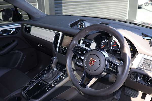 2015 Porsche Macan Turbo 95B