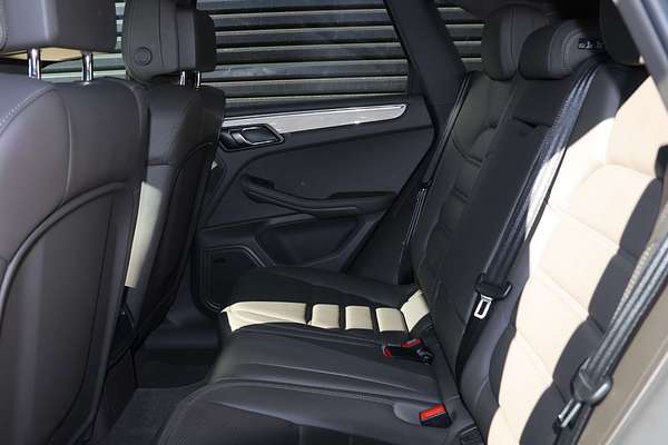 2015 Porsche Macan Turbo 95B