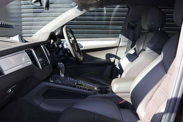 2015 Porsche Macan Turbo 95B