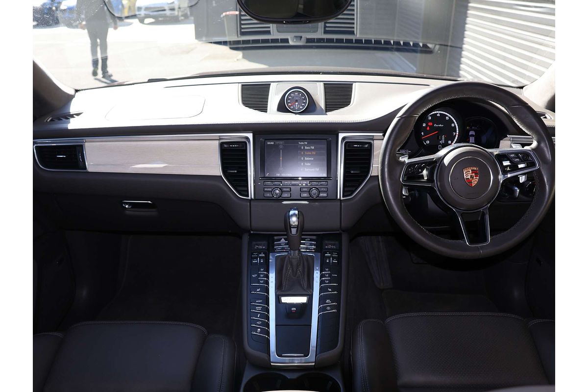 2015 Porsche Macan Turbo 95B