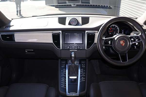 2015 Porsche Macan Turbo 95B