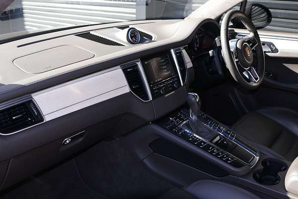 2015 Porsche Macan Turbo 95B
