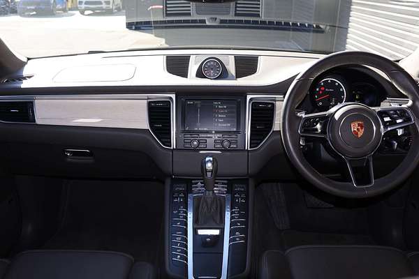 2015 Porsche Macan Turbo 95B