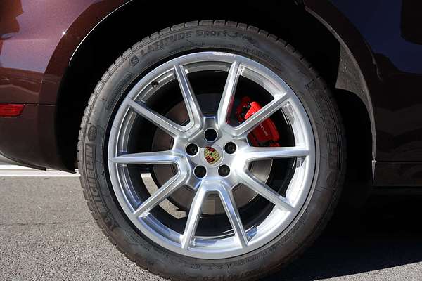 2015 Porsche Macan Turbo 95B