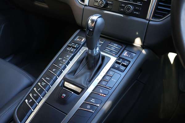2015 Porsche Macan Turbo 95B
