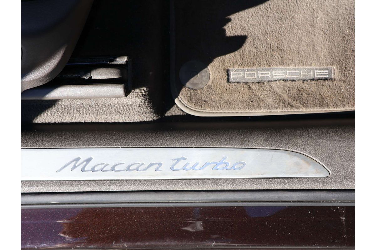 2015 Porsche Macan Turbo 95B