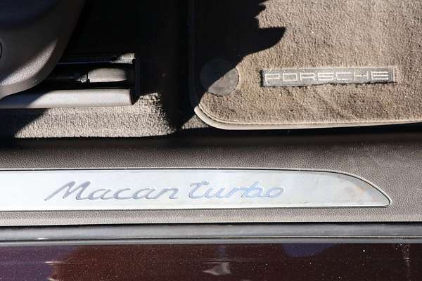 2015 Porsche Macan Turbo 95B