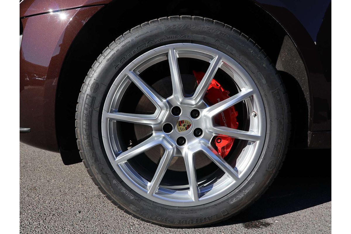 2015 Porsche Macan Turbo 95B