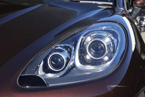 2015 Porsche Macan Turbo 95B