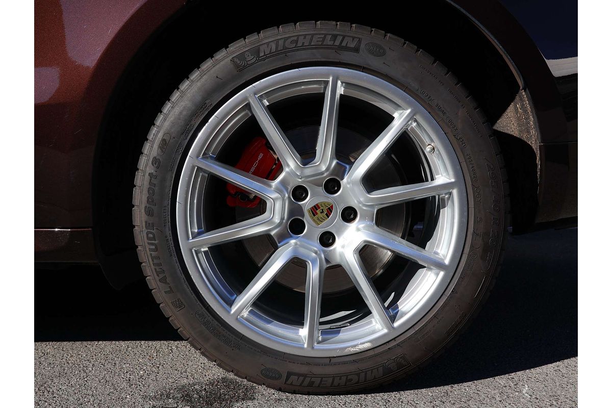 2015 Porsche Macan Turbo 95B