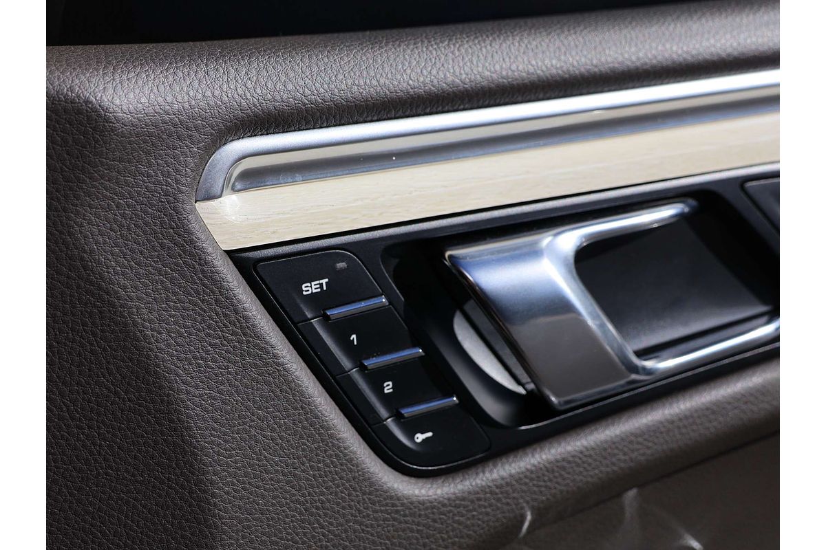2015 Porsche Macan Turbo 95B