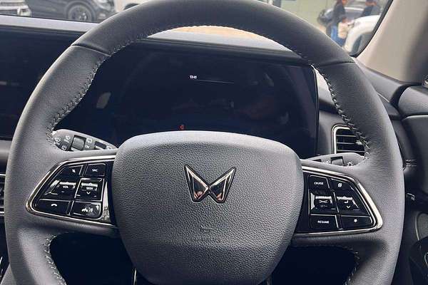 2025 Mahindra XUV700 AX7L
