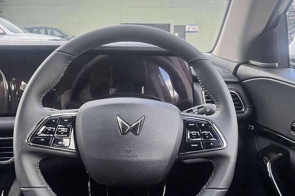 2025 Mahindra XUV700 AX7L