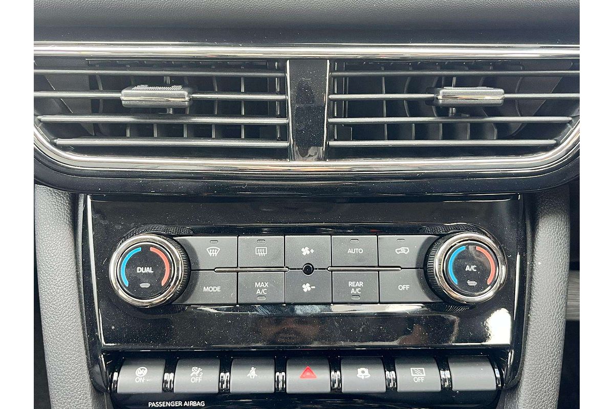 2025 Mahindra XUV700 AX7L