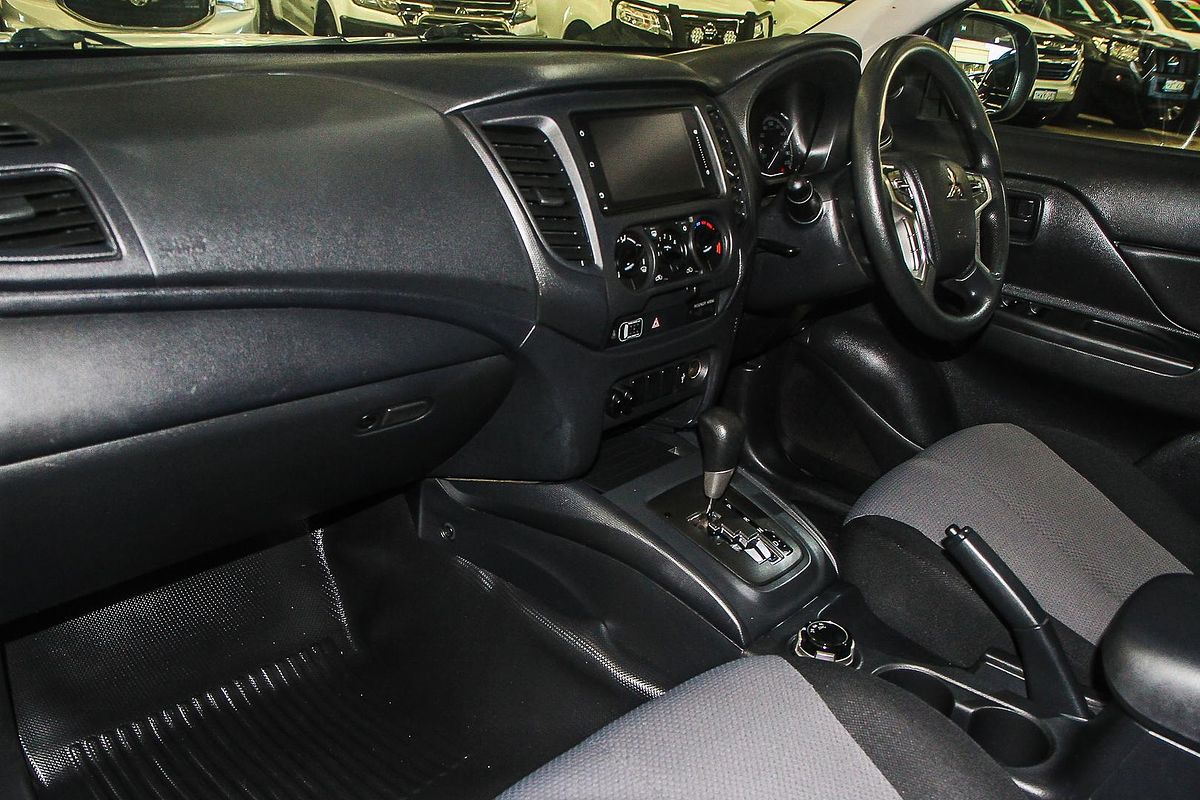 2022 Mitsubishi Triton GLX MR 4X4