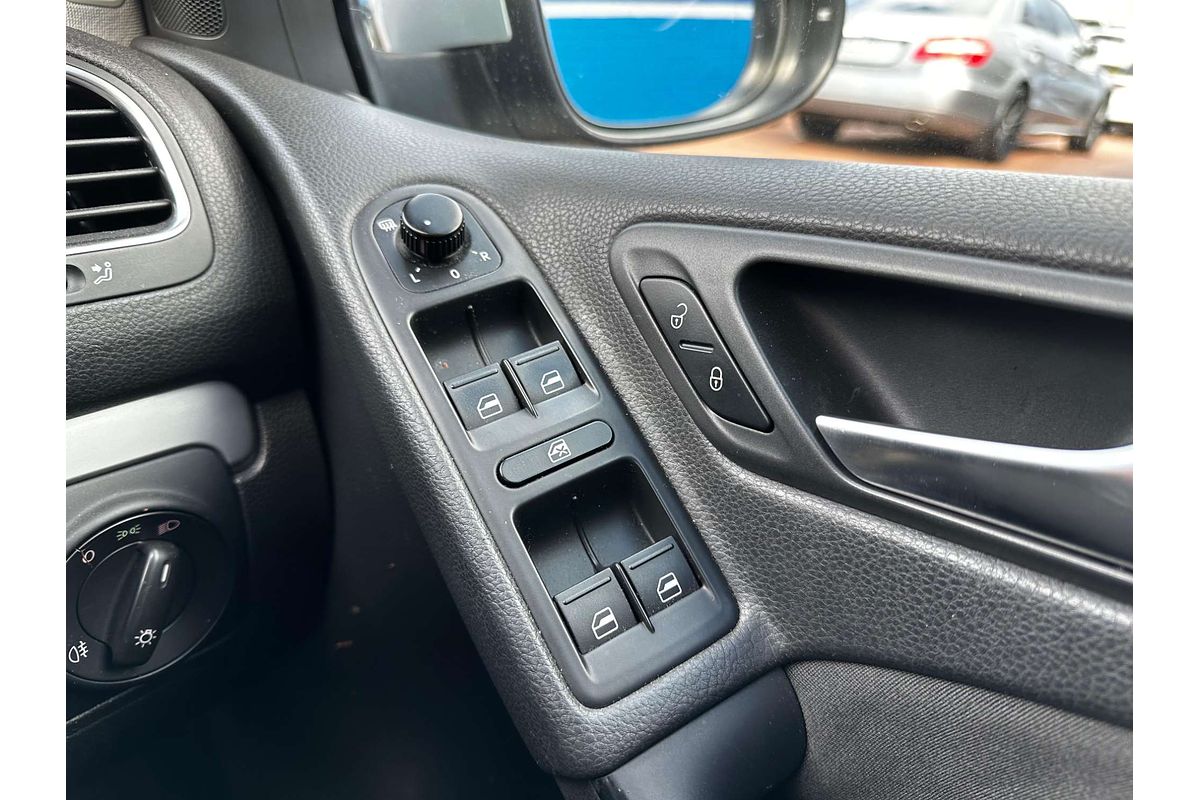 2011 Volkswagen Golf 77TSI VI