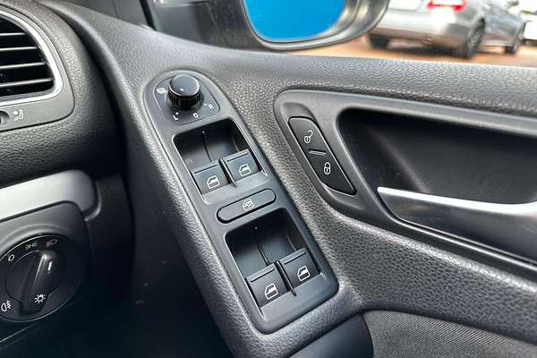 2011 Volkswagen Golf 77TSI VI
