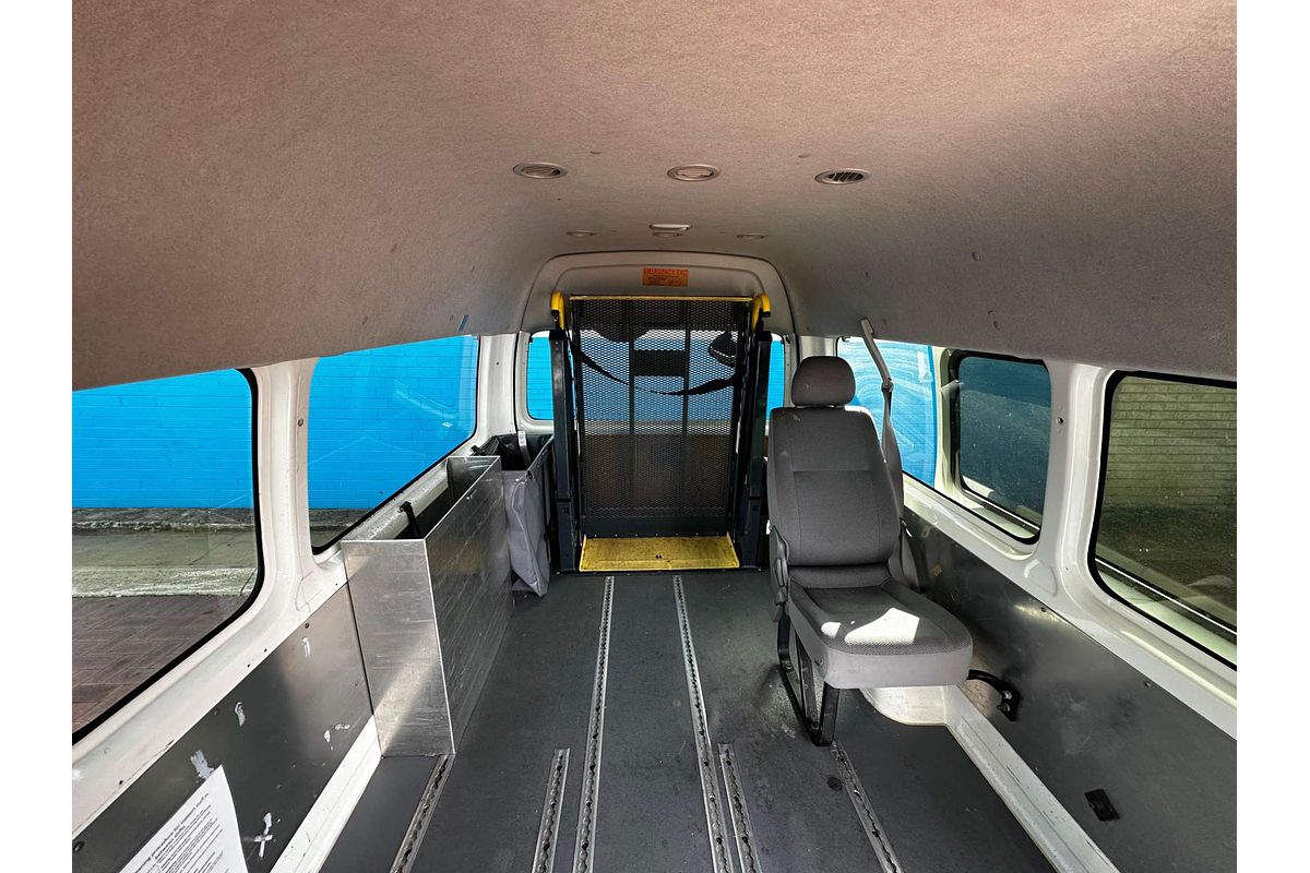 2010 Toyota Hiace Commuter TRH223R