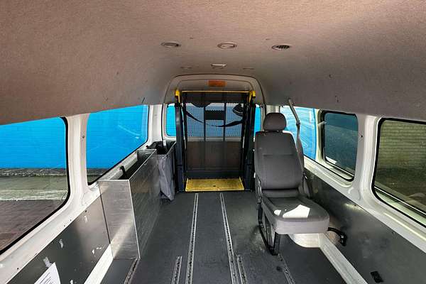2010 Toyota Hiace Commuter TRH223R