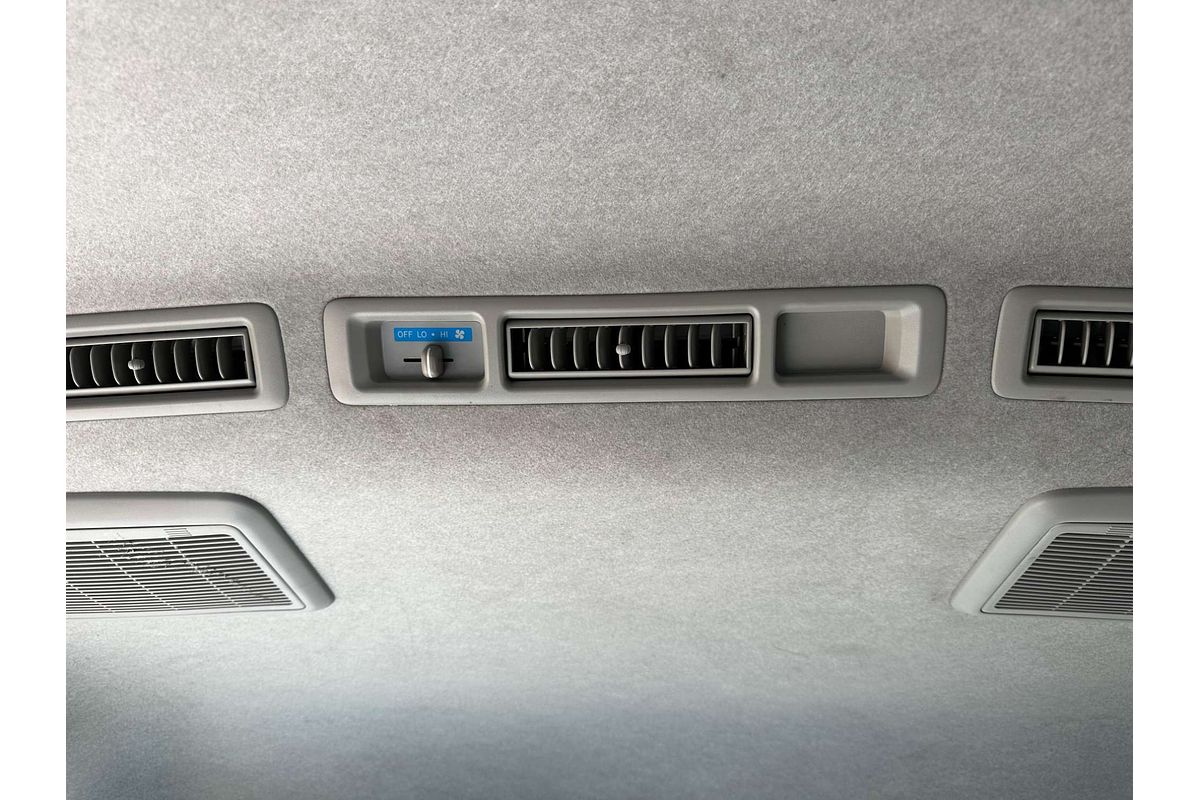 2010 Toyota Hiace Commuter TRH223R
