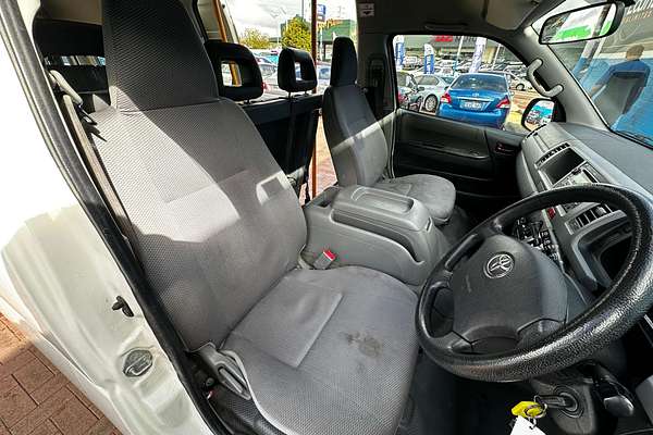 2010 Toyota Hiace Commuter TRH223R