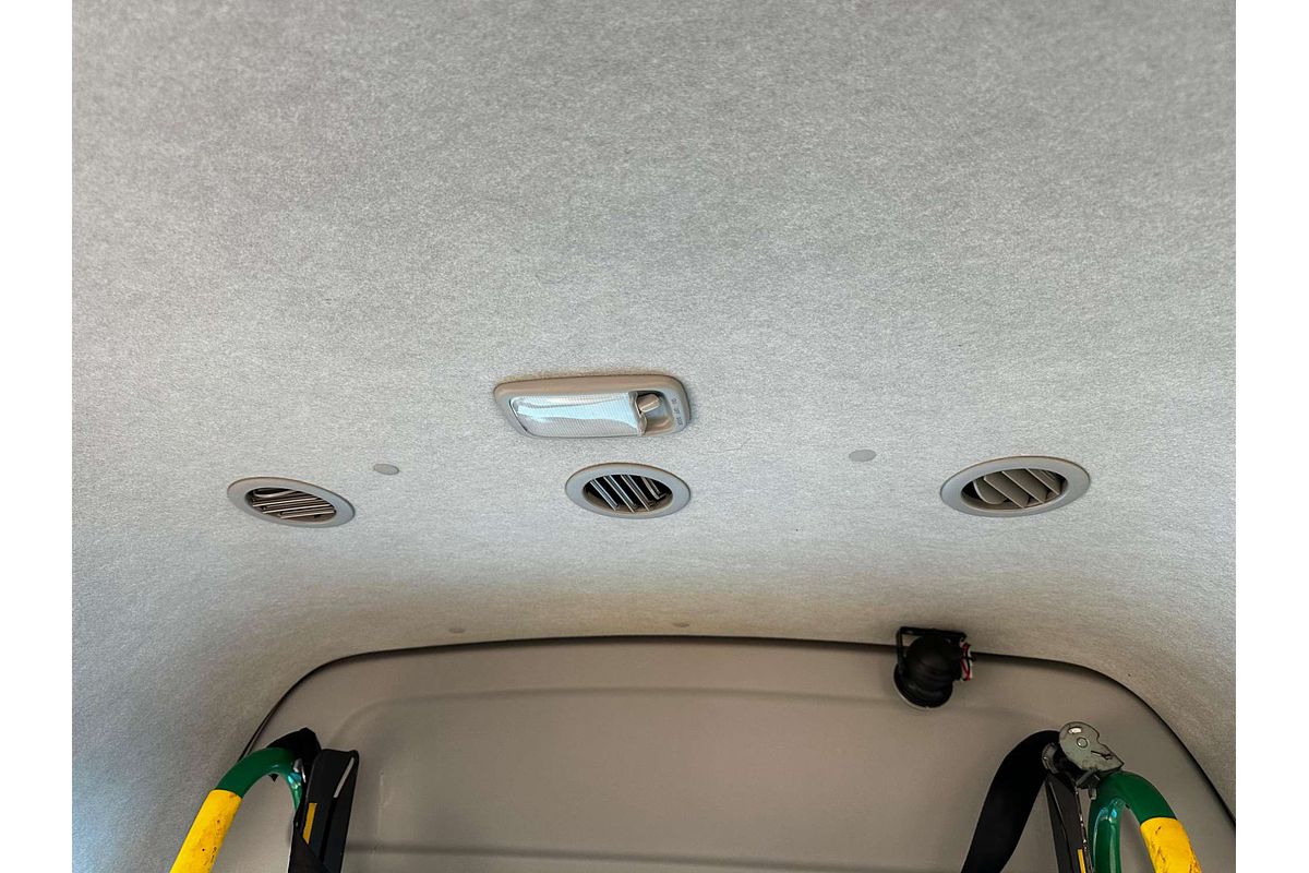 2010 Toyota Hiace Commuter TRH223R