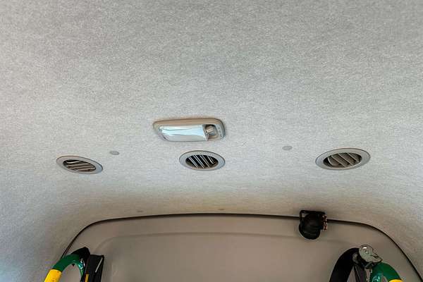 2010 Toyota Hiace Commuter TRH223R