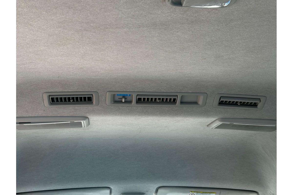 2010 Toyota Hiace Commuter TRH223R