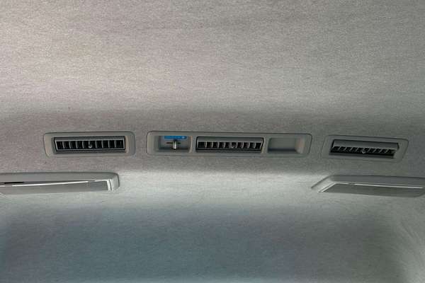 2010 Toyota Hiace Commuter TRH223R