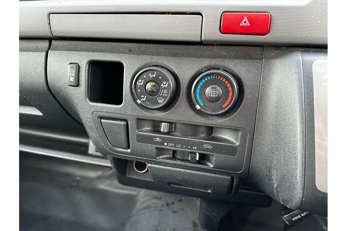 2010 Toyota Hiace Commuter TRH223R