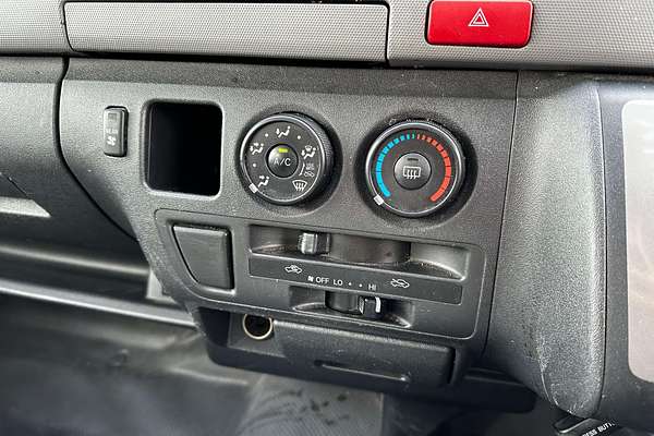 2010 Toyota Hiace Commuter TRH223R