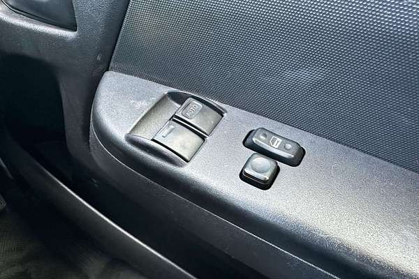 2006 Toyota Hiace Commuter TRH223R