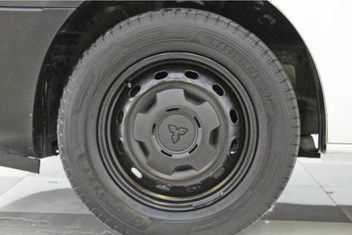 2020 Mitsubishi EXPRESS GLX SN MY21
