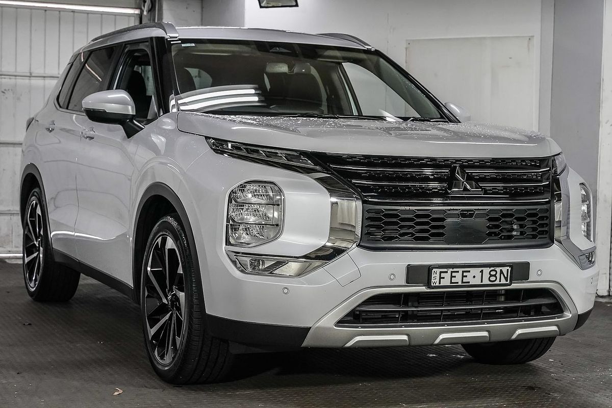 2024 Mitsubishi Outlander LS ZM