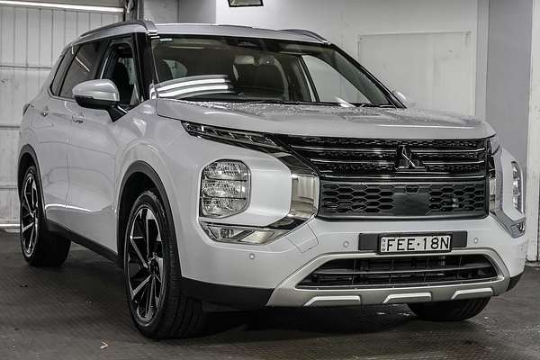 2024 Mitsubishi Outlander LS ZM