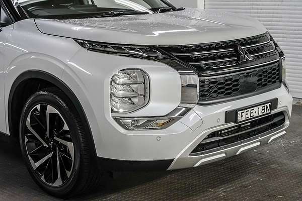 2024 Mitsubishi Outlander LS ZM
