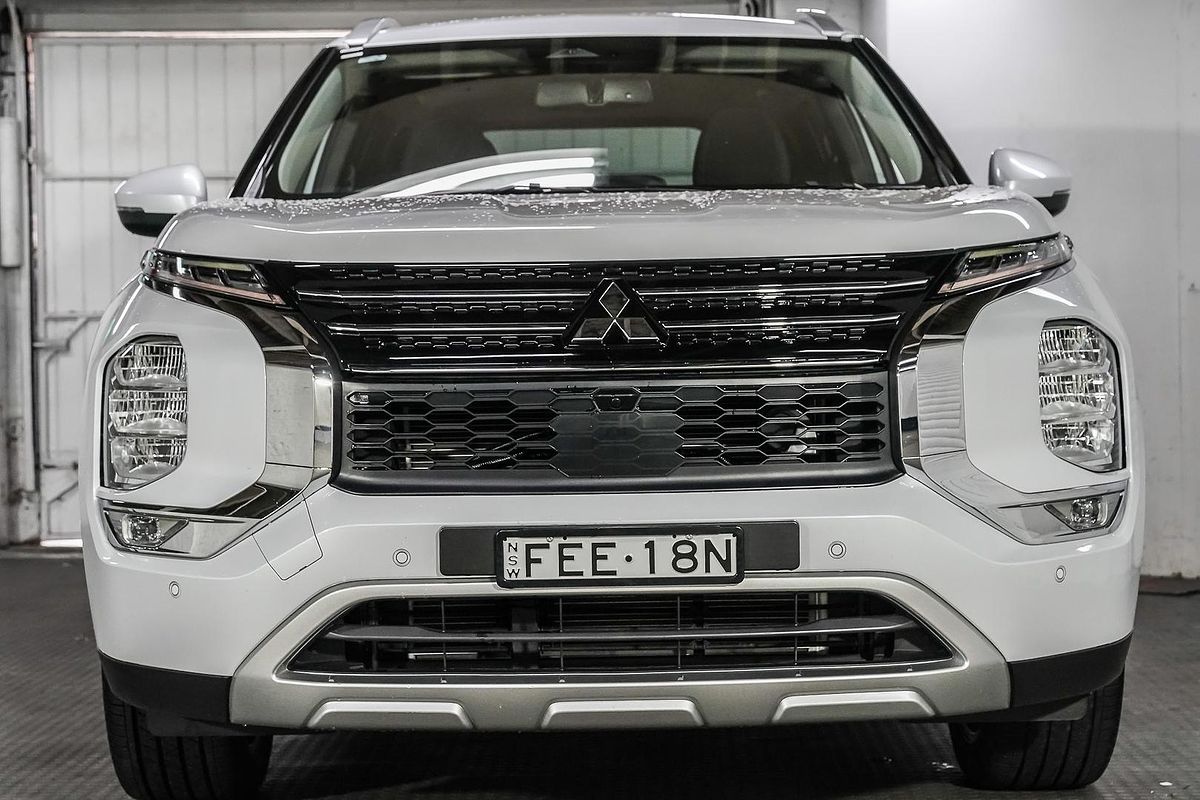 2024 Mitsubishi Outlander LS ZM