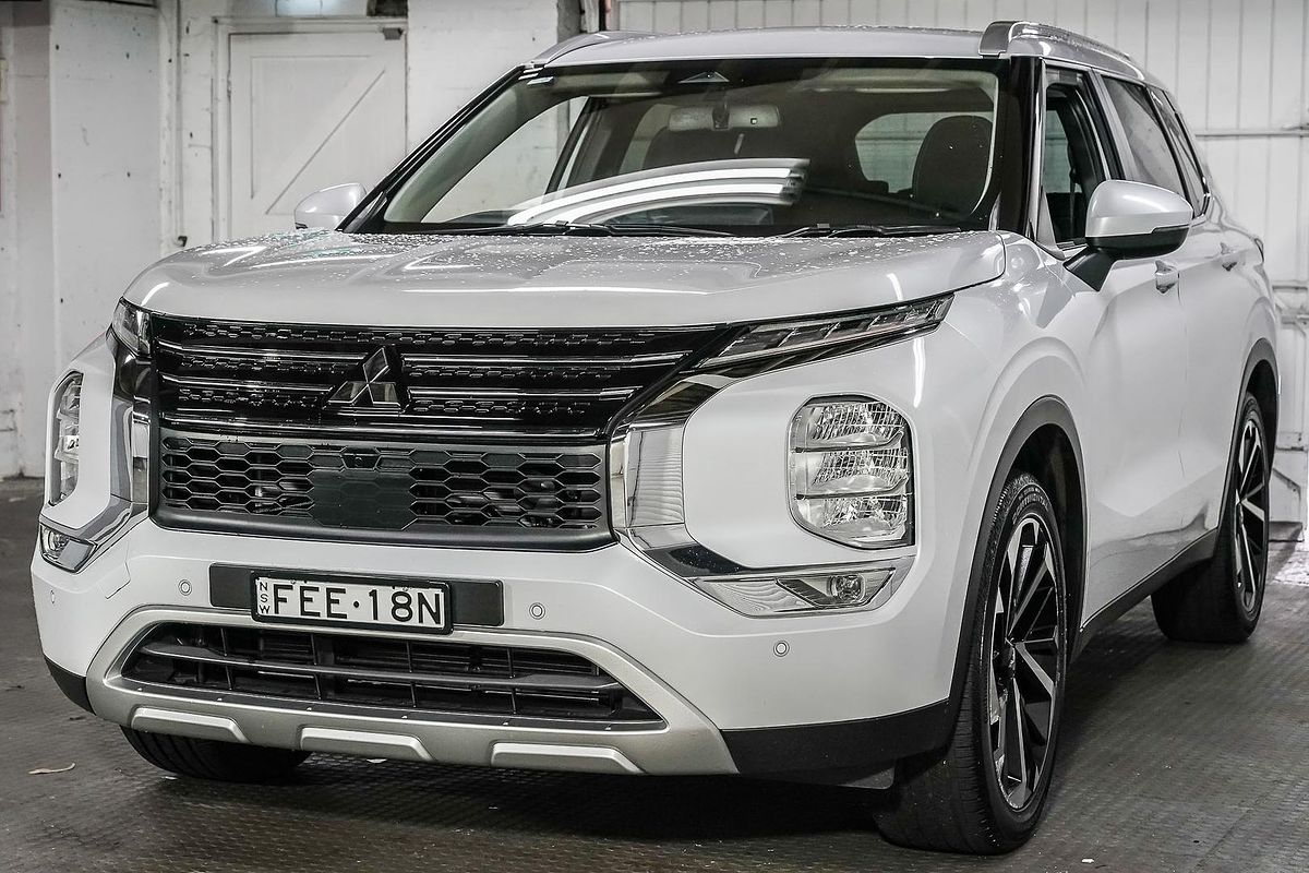 2024 Mitsubishi Outlander LS ZM